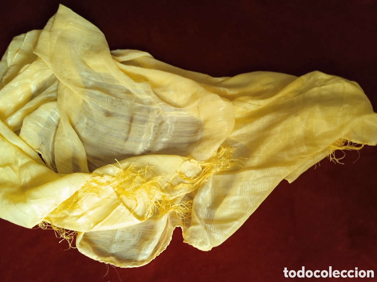 Vintage: Fular amarillo, terminado en flecos. - Foto 3