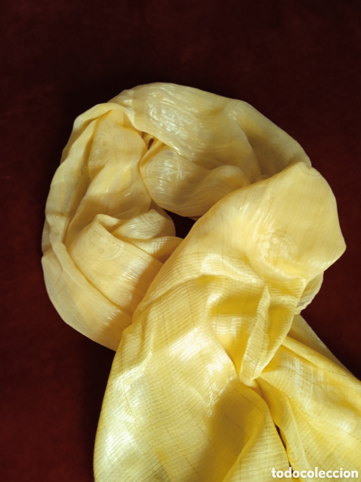 Vintage: Fular amarillo, terminado en flecos. - Foto 5