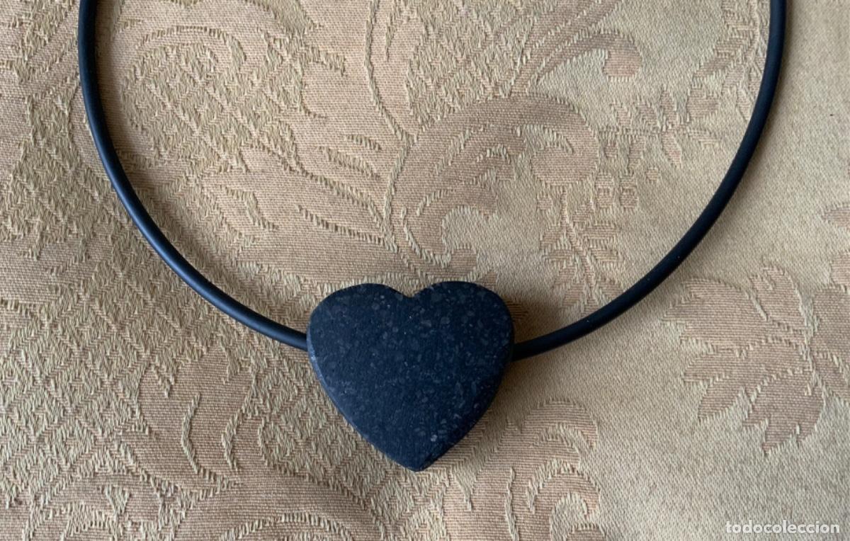 Vintage: COLLAR DE CAUCHO CON CORAZ&Oacute;N DE LAVA DE TIMANFAYA - Foto 4