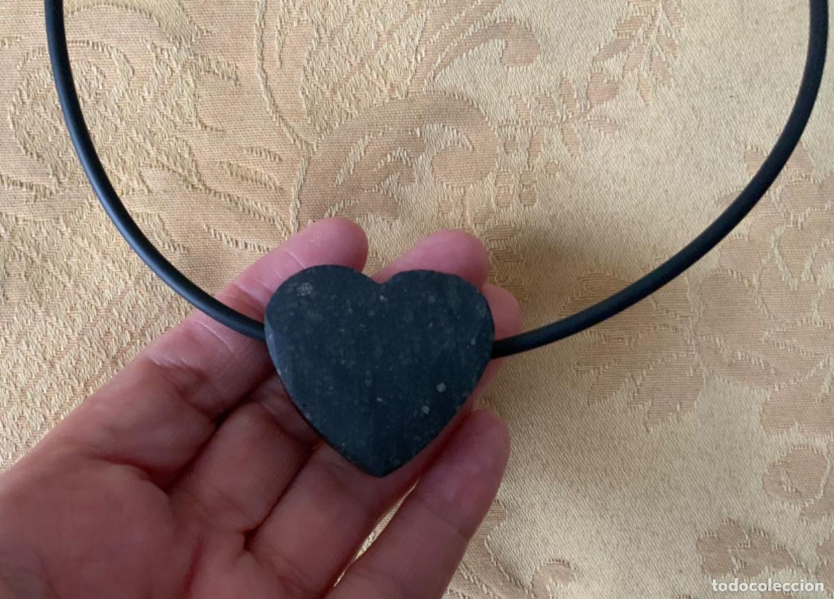 Vintage: COLLAR DE CAUCHO CON CORAZ&Oacute;N DE LAVA DE TIMANFAYA - Foto 5