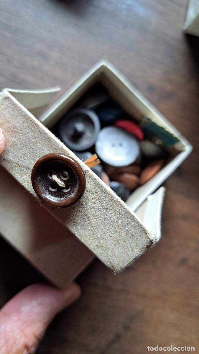 Vintage: BOTONES VARIADOS. DE DISTINTAS &Eacute;POCAS. CAJAS ANTIGUAS. - Foto 7