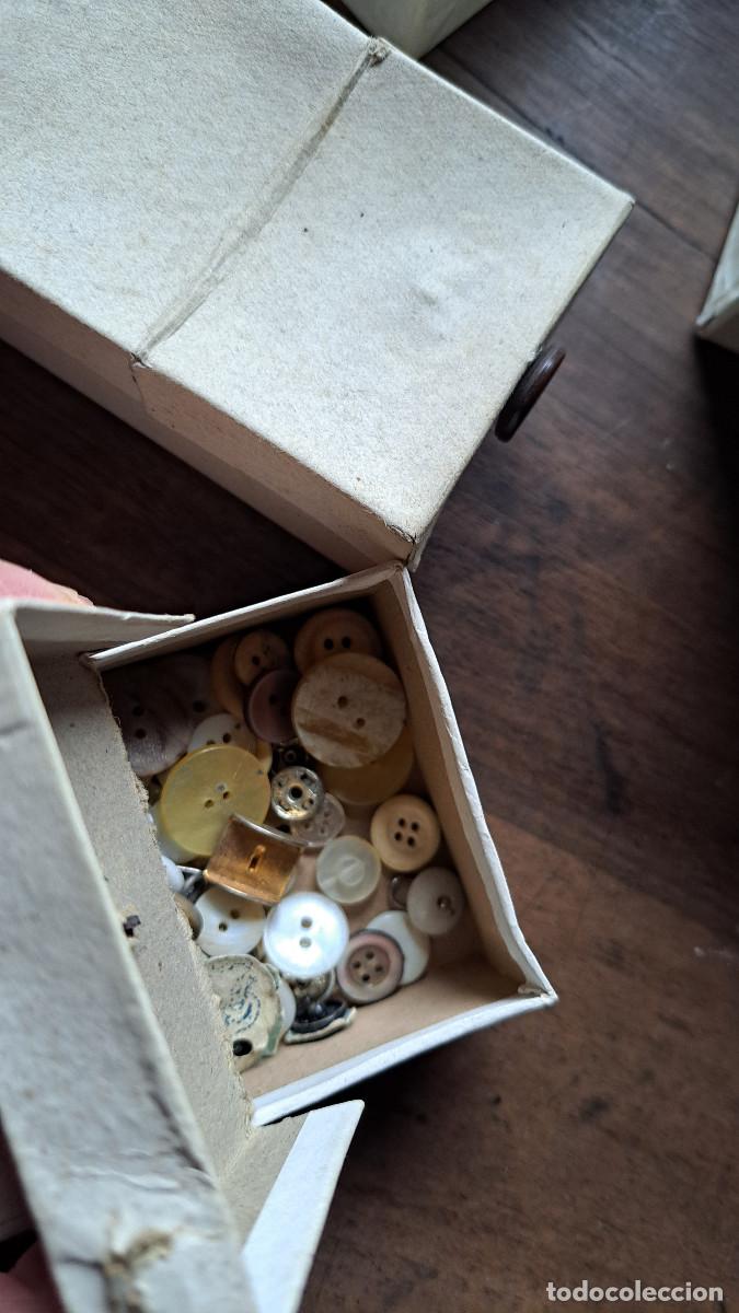 Vintage: BOTONES VARIADOS. DE DISTINTAS &Eacute;POCAS. CAJAS ANTIGUAS. - Foto 8
