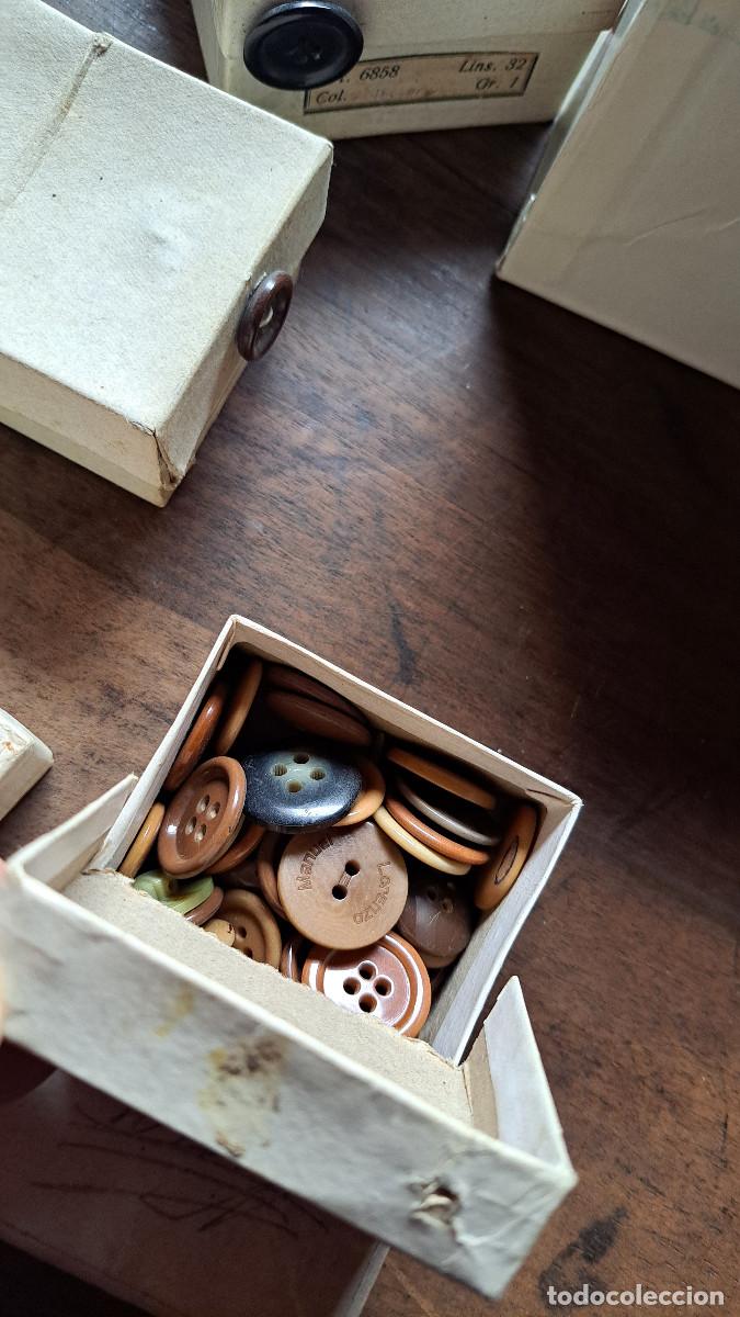 Vintage: BOTONES VARIADOS. DE DISTINTAS &Eacute;POCAS. CAJAS ANTIGUAS. - Foto 9