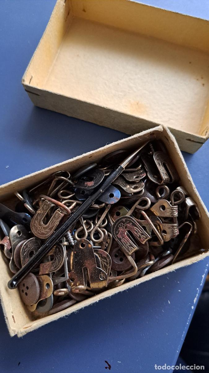 Vintage: BOTONES VARIADOS. DE DISTINTAS &Eacute;POCAS. CAJAS ANTIGUAS. - Foto 14