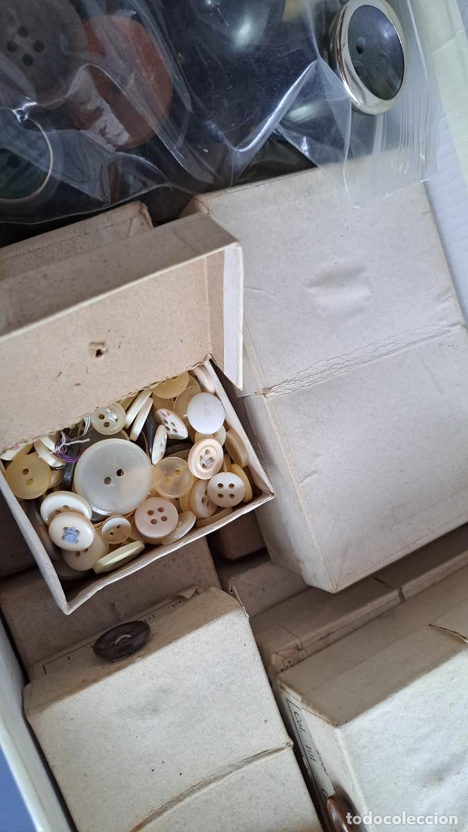Vintage: BOTONES VARIADOS. DE DISTINTAS &Eacute;POCAS. CAJAS ANTIGUAS. - Foto 16