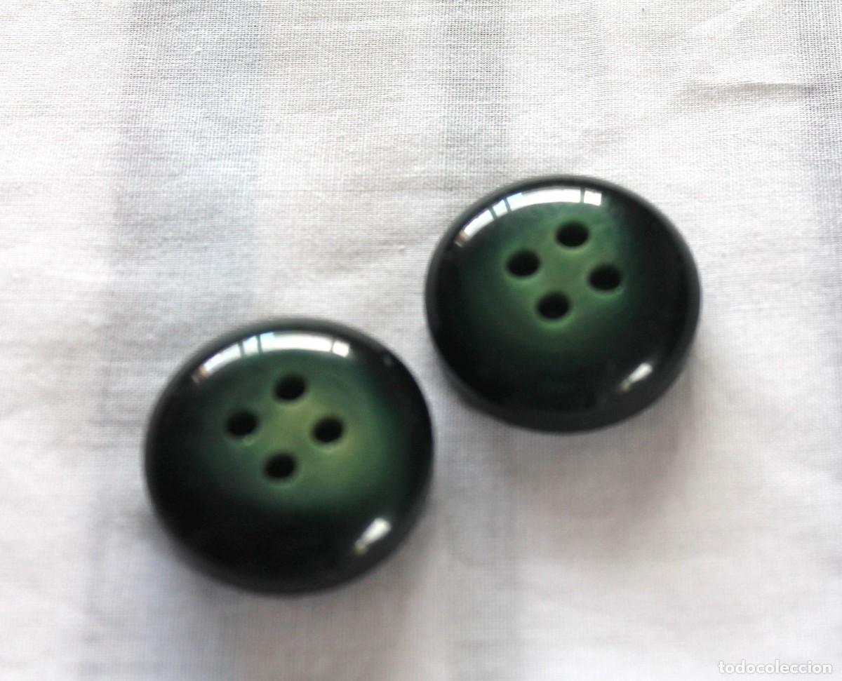 Vintage: 2 BOTONES VERDES DE LOS A&Ntilde;OS 60 - Foto 2