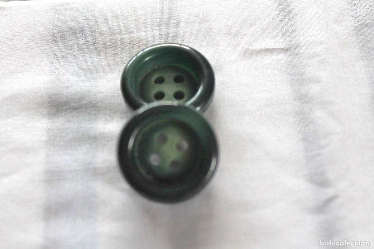 Vintage: 2 BOTONES VERDES DE LOS A&Ntilde;OS 60 - Foto 3
