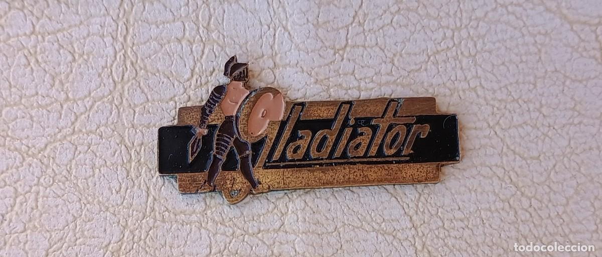 Vintage: Maleta Gladiator a&ntilde;os 50 Completa Hab. - Foto 3