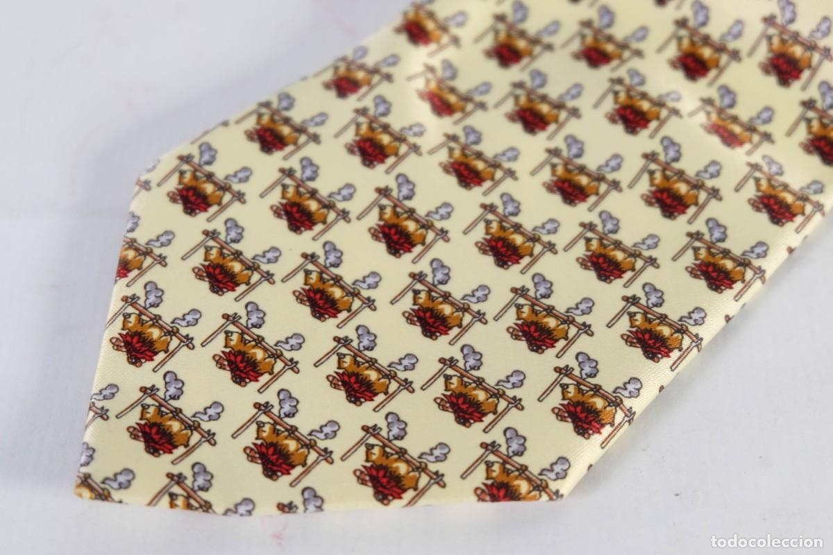 Vintage: Corbata Crava Setta de seda con estampado de cochinillo a la brasa - Foto 3