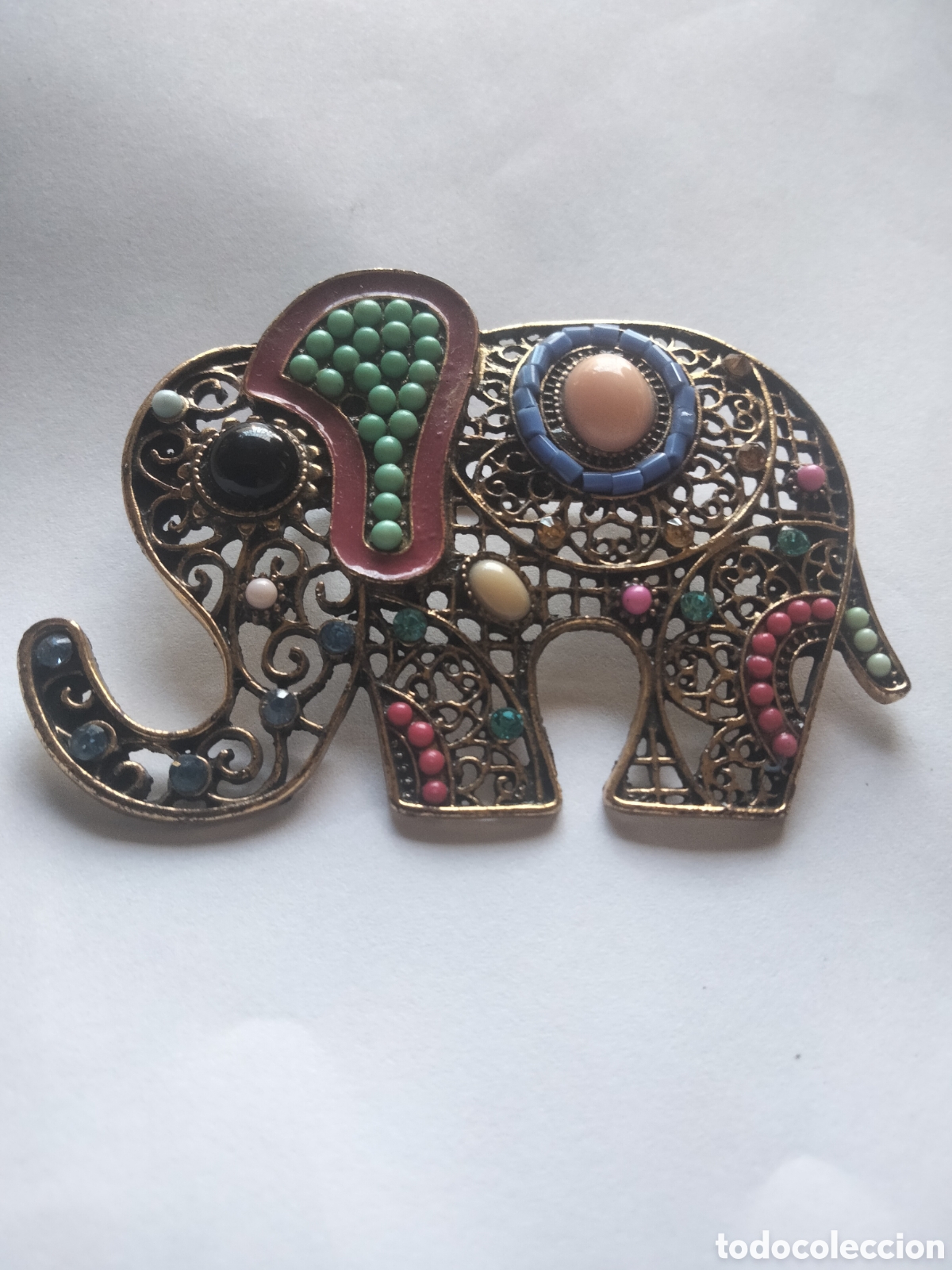 Vintage: Elegante broche de filigrana con s&iacute;mil perlitas de colores