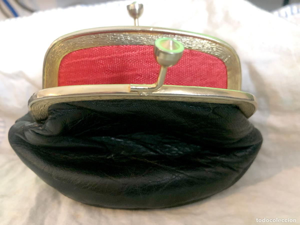 Vintage: Vintage small black purse with 2 compartments red lined - Foto 3