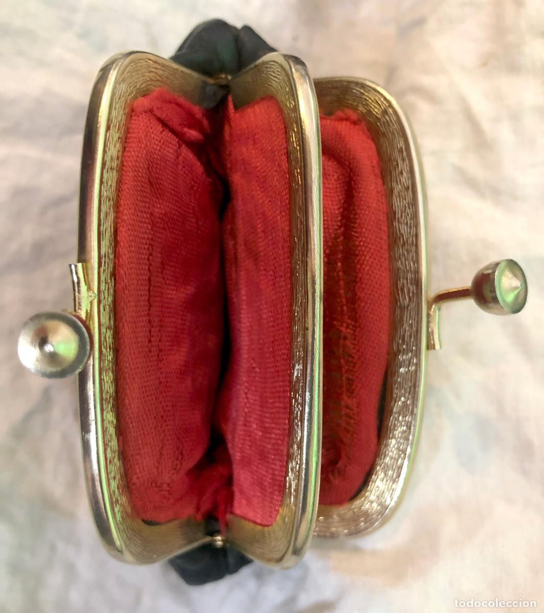 Vintage: Vintage small black purse with 2 compartments red lined - Foto 4