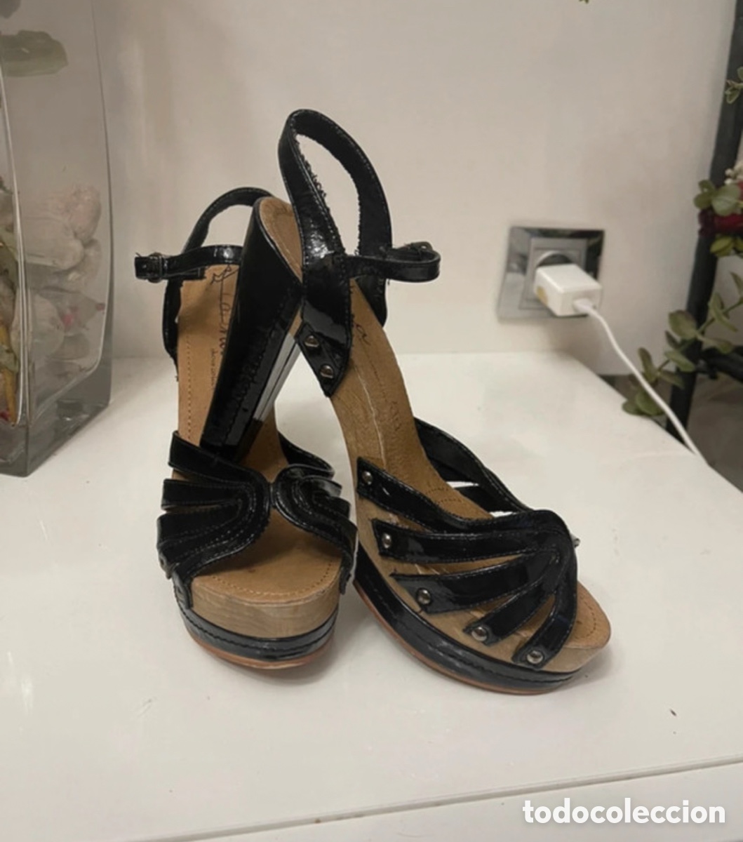 Vintage: Sandalias de tac&oacute;n negras - Foto 2