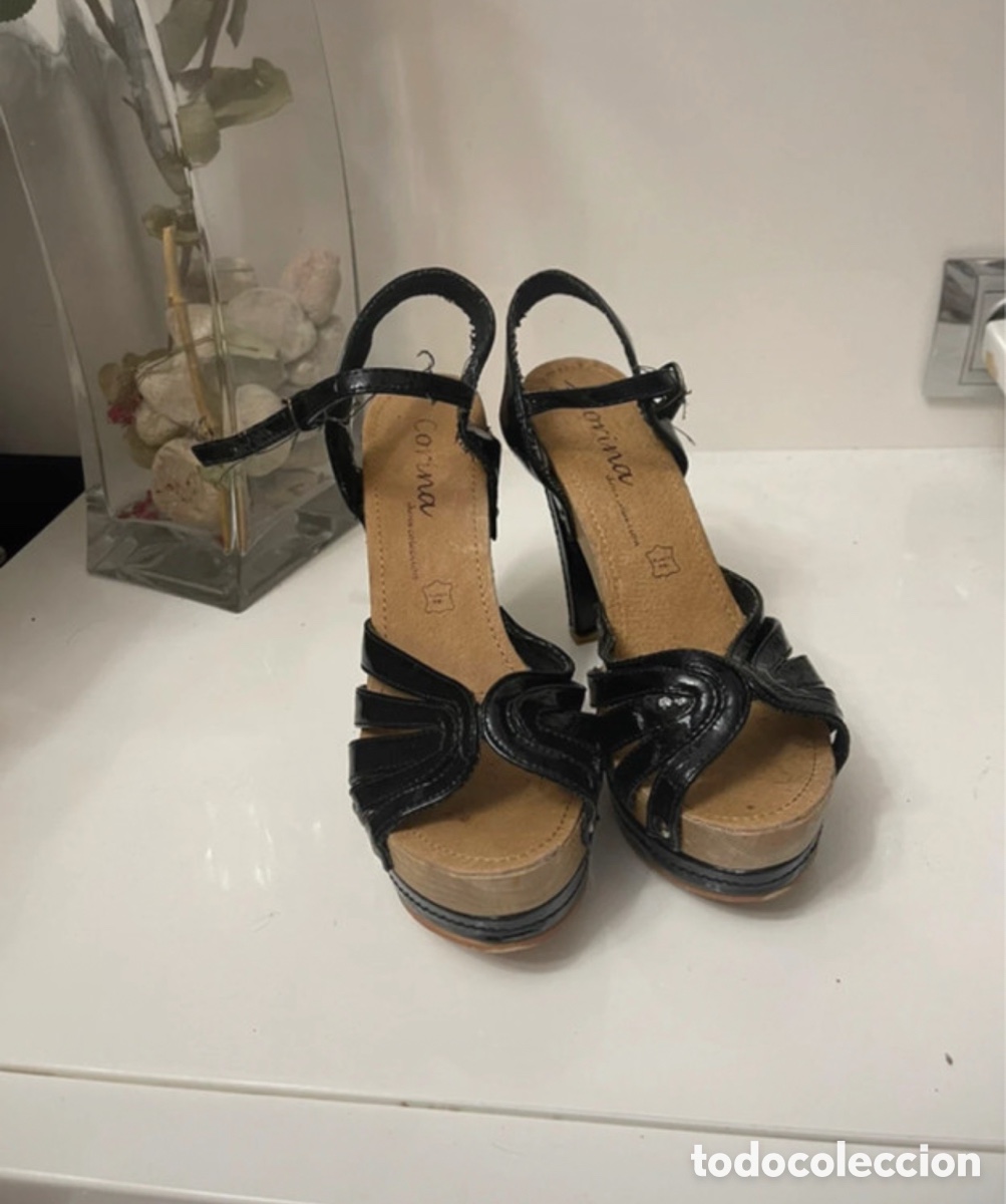 Vintage: Sandalias de tac&oacute;n negras - Foto 3
