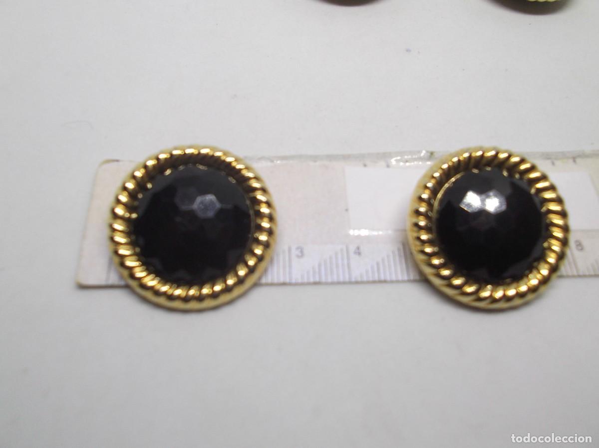 Vintage: Cuatro botones dorados y negros. - Foto 2