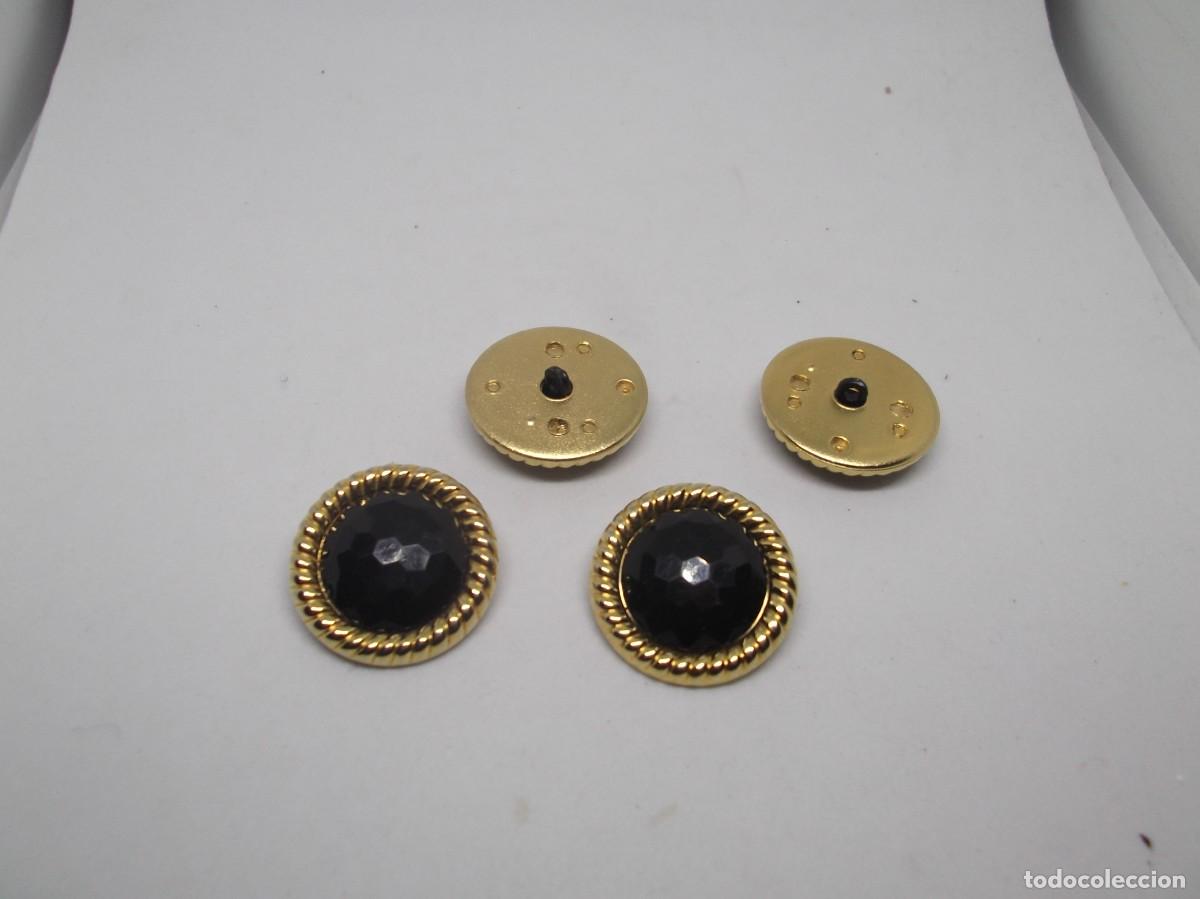 Vintage: Cuatro botones dorados y negros. - Foto 3