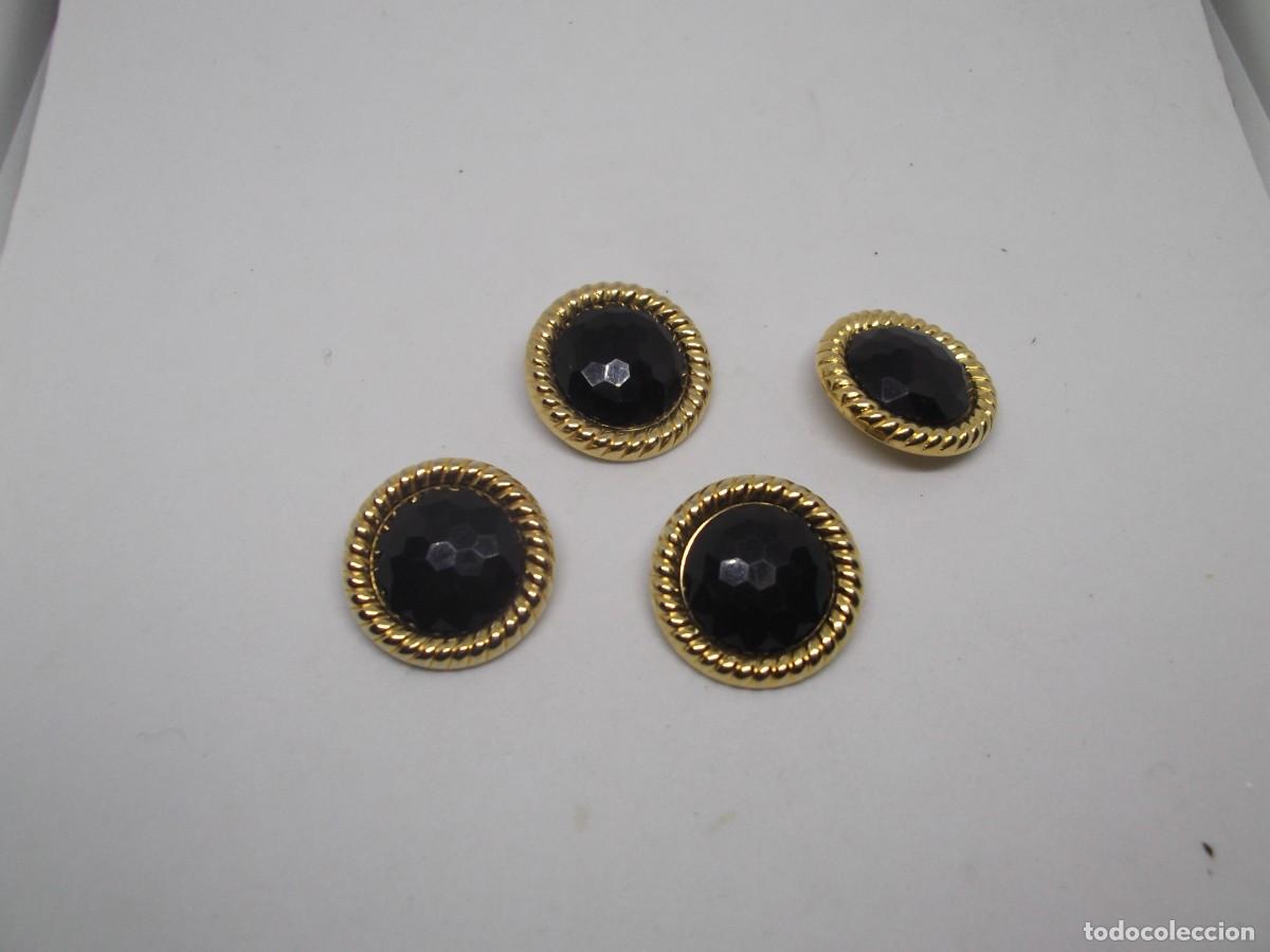 Vintage: Cuatro botones dorados y negros. - Foto 4