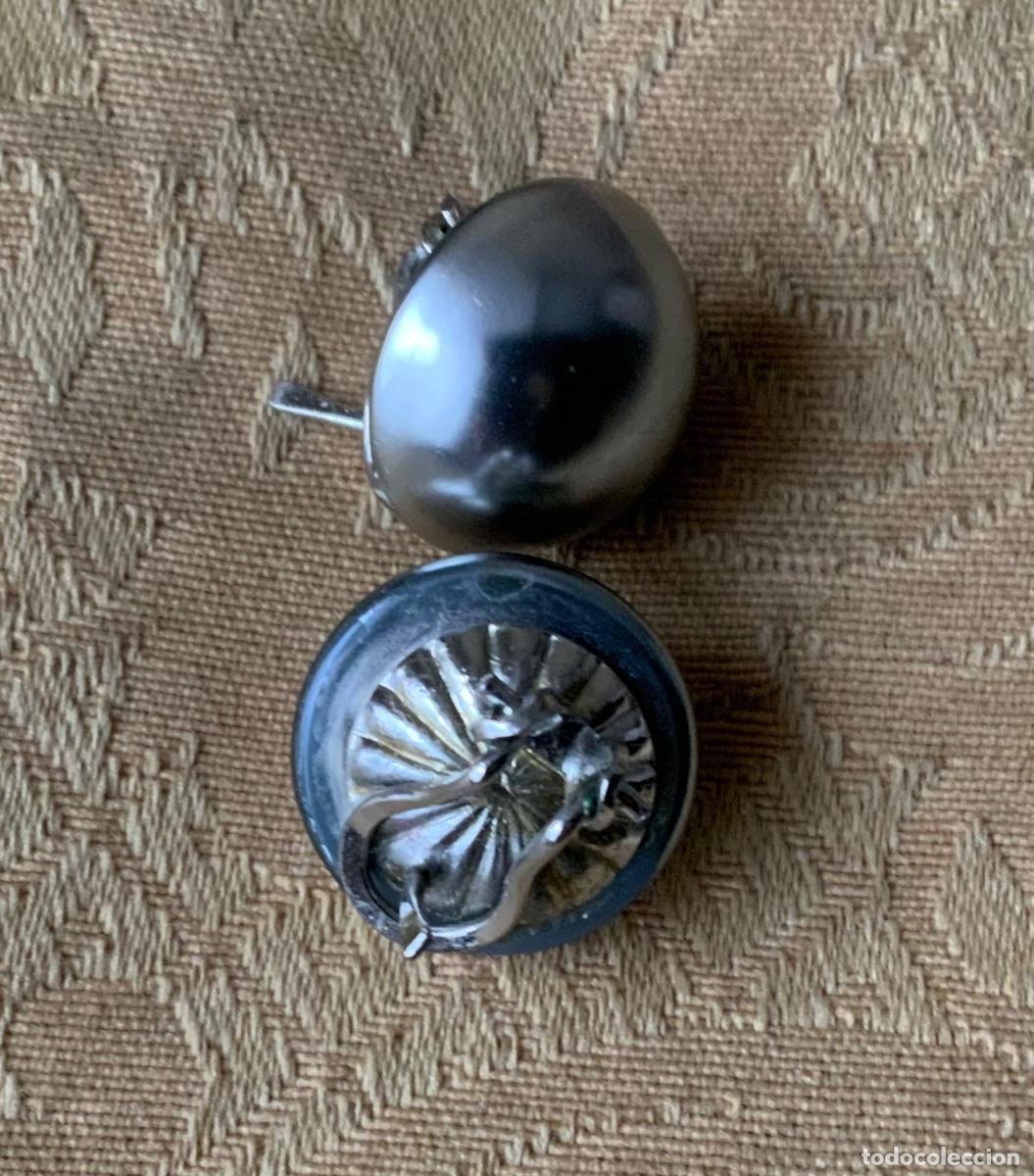 Vintage: PENDIENTES PERLA GRIS SINT&Eacute;TICA CIERRE OMEGA - Foto 4