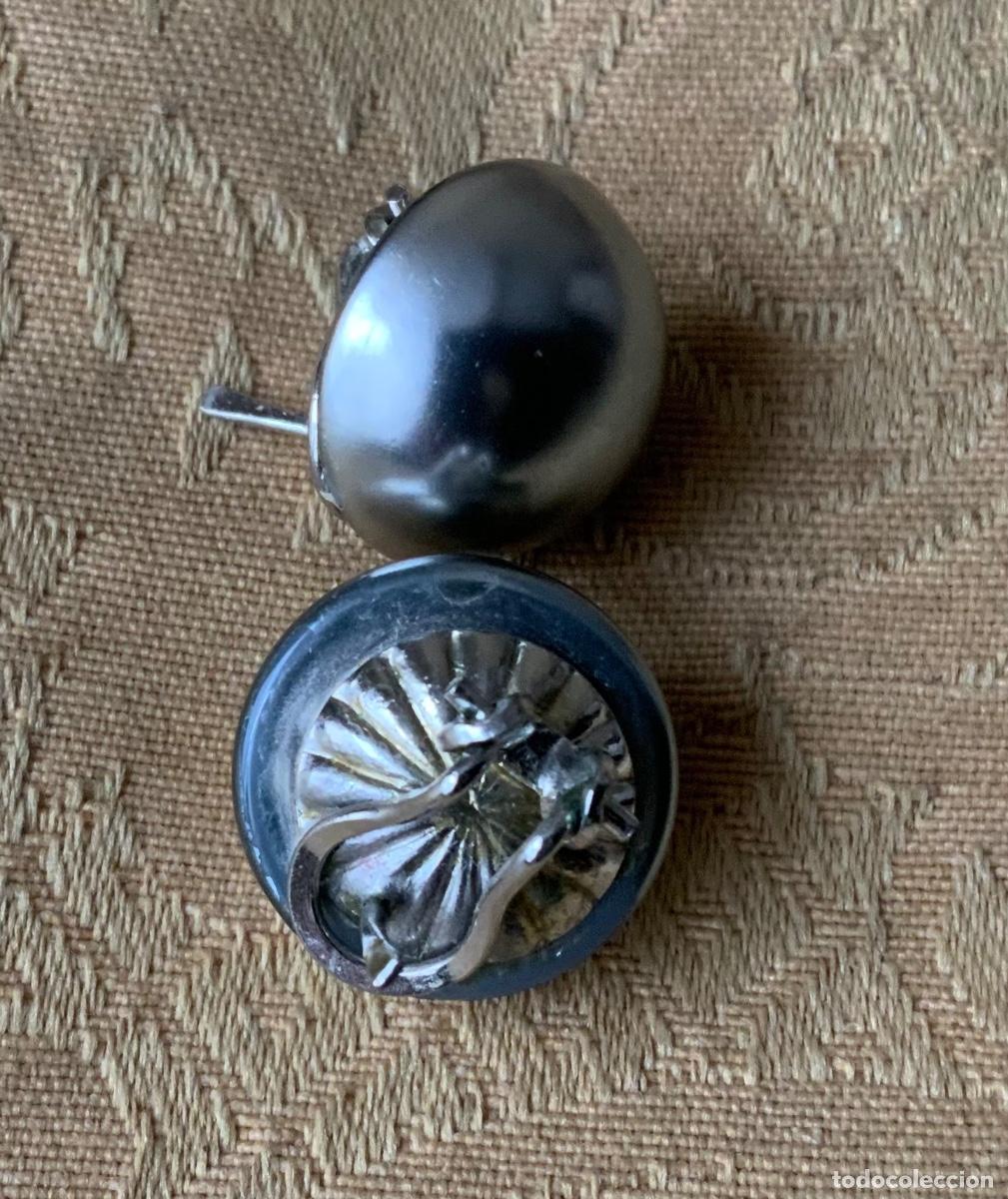 Vintage: PENDIENTES PERLA GRIS SINT&Eacute;TICA CIERRE OMEGA - Foto 9