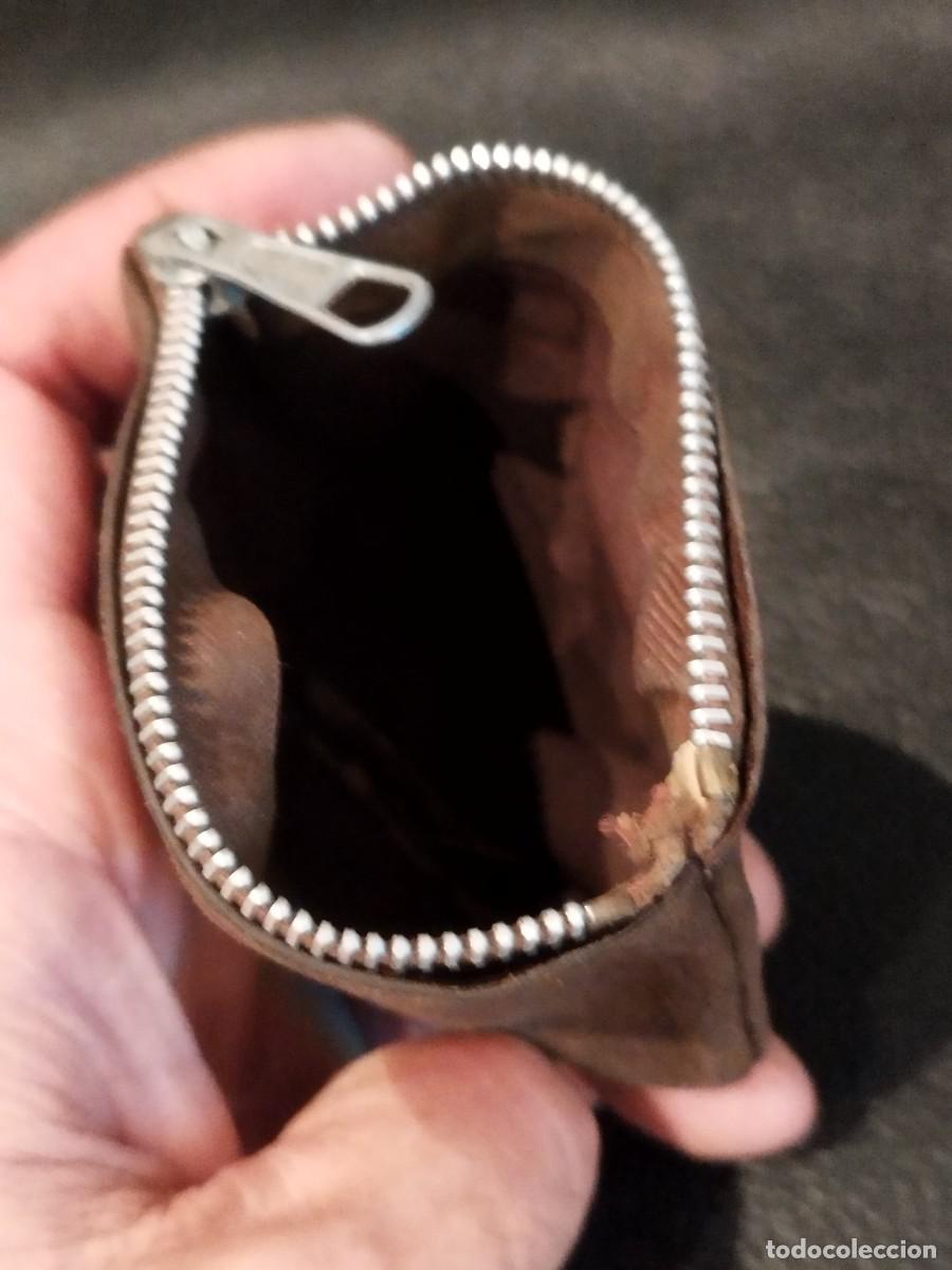Vintage: Antiguo monedero de piel, con mancha. - Foto 3