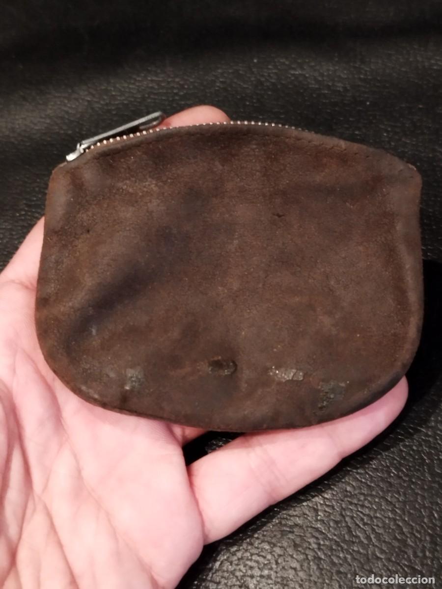 Vintage: Antiguo monedero de piel, con mancha. - Foto 4