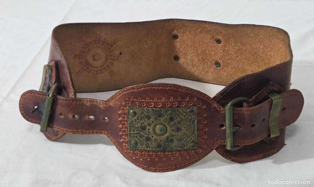 Vintage: Gran cinturon de cuero, hebillas de laton - Foto 1