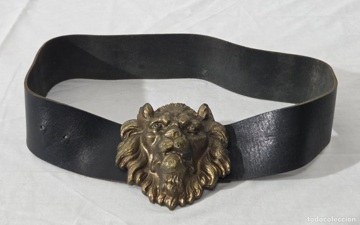 Vintage: Cinturon de cuero con hebilla de bronce en forma de cabeza de Leon - Foto 1