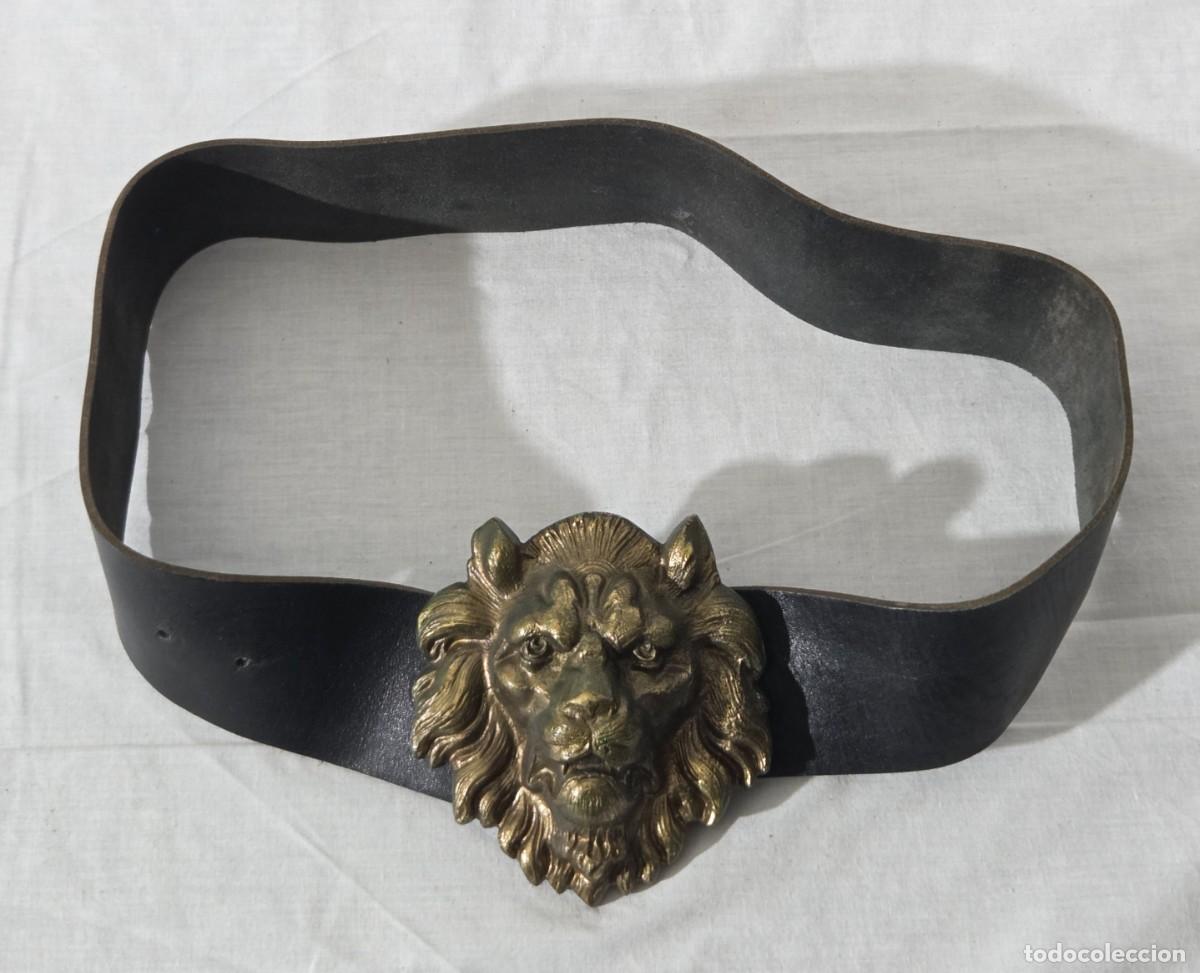 Vintage: Cinturon de cuero con hebilla de bronce en forma de cabeza de Leon - Foto 2