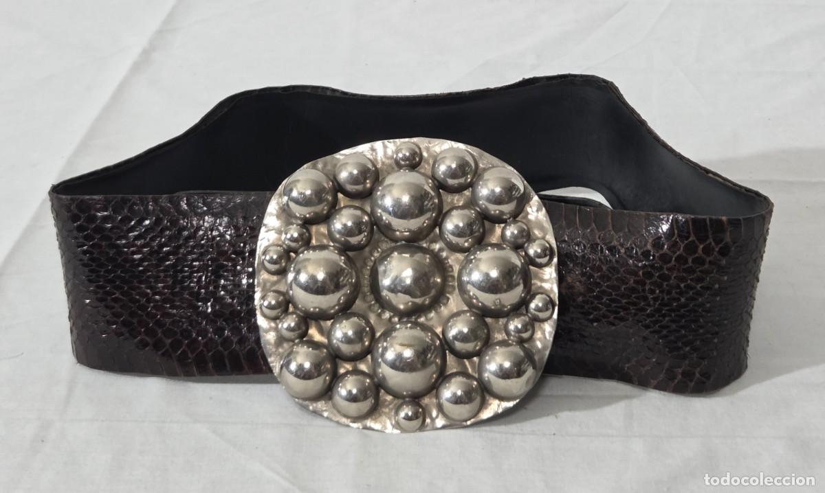 Vintage: Cinturon en metal blanco y piel de serpiente - Foto 1