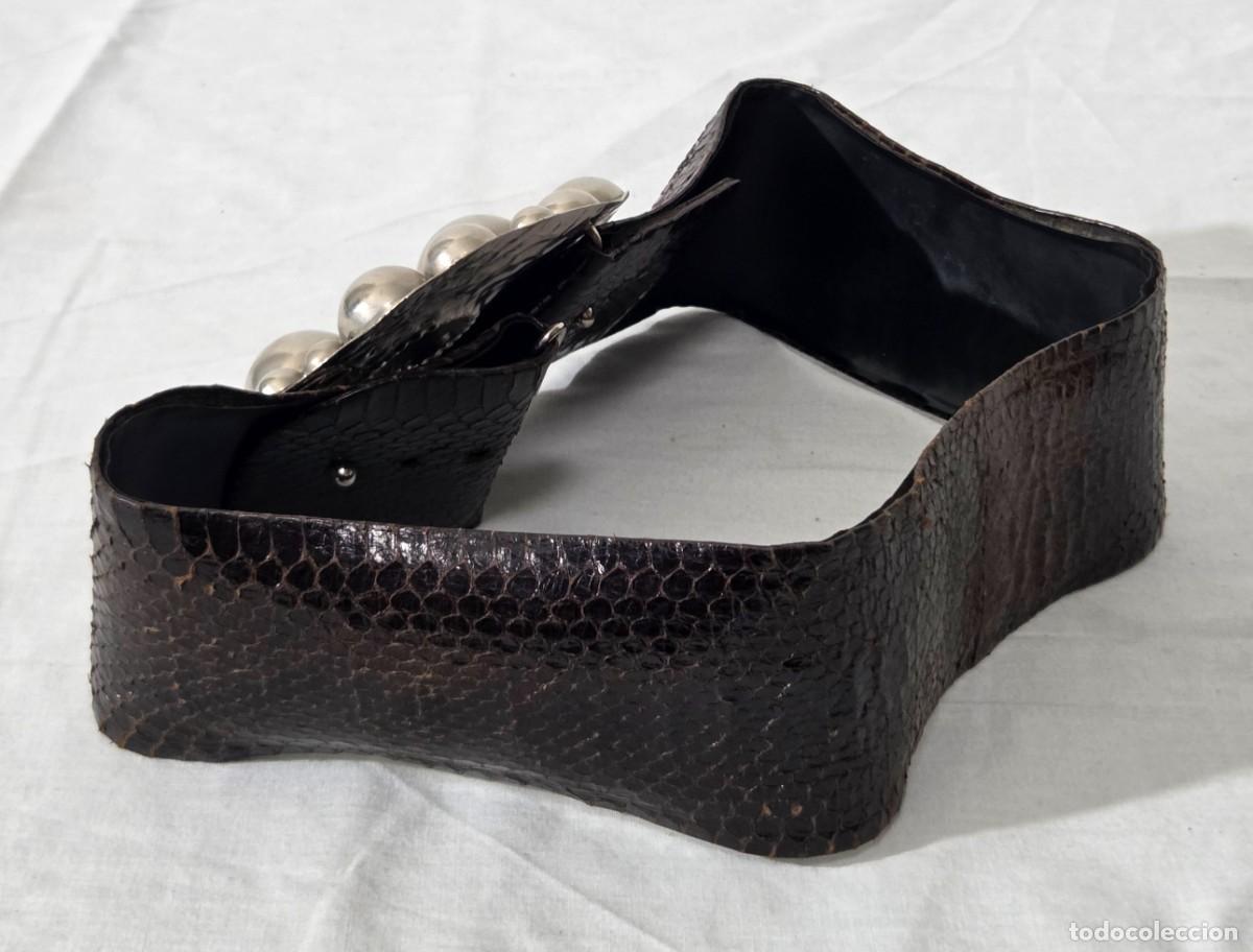 Vintage: Cinturon en metal blanco y piel de serpiente - Foto 4
