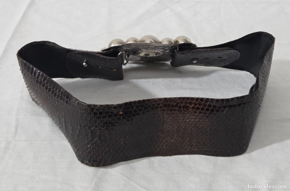 Vintage: Cinturon en metal blanco y piel de serpiente - Foto 5