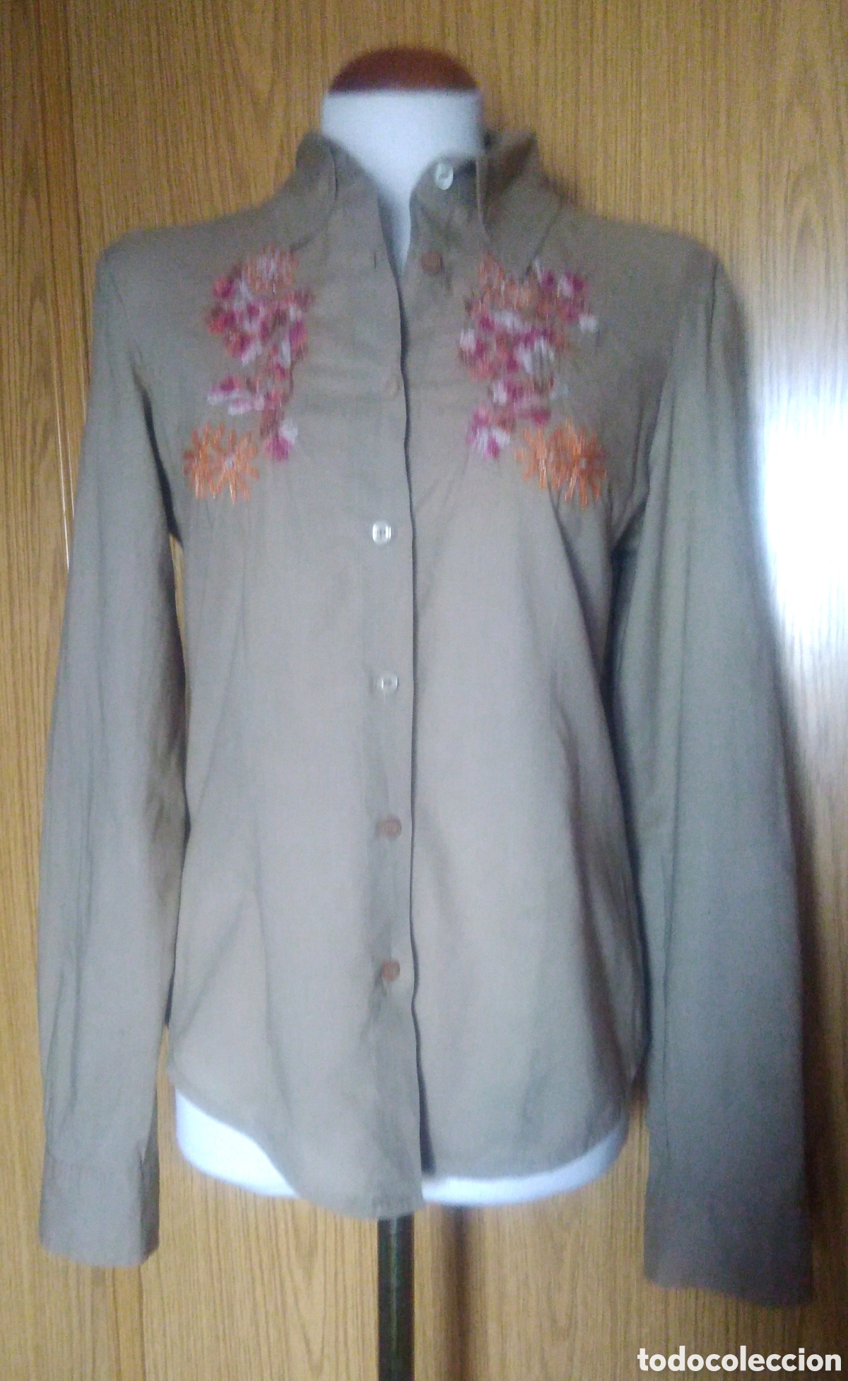 Vintage: Camisa con flores bordadas - Foto 2