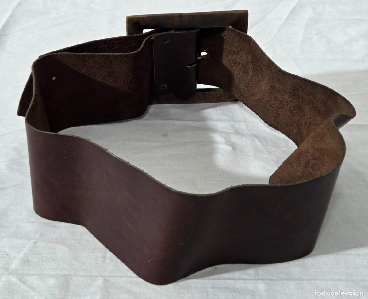 Vintage: Gran cinturon de cuero con hebilla cuadrada de madera - Foto 5