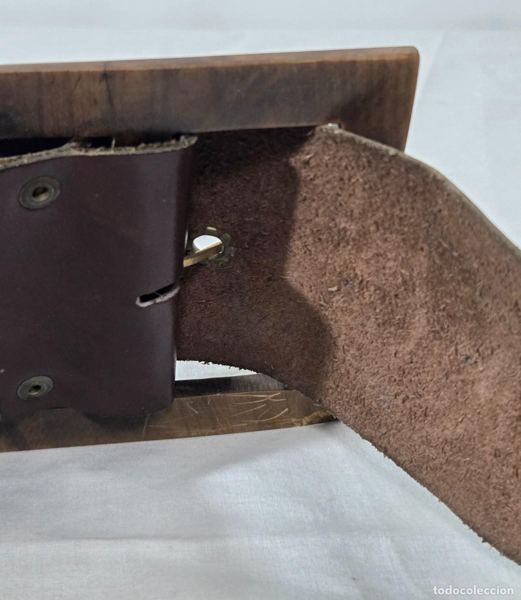 Vintage: Gran cinturon de cuero con hebilla cuadrada de madera - Foto 6