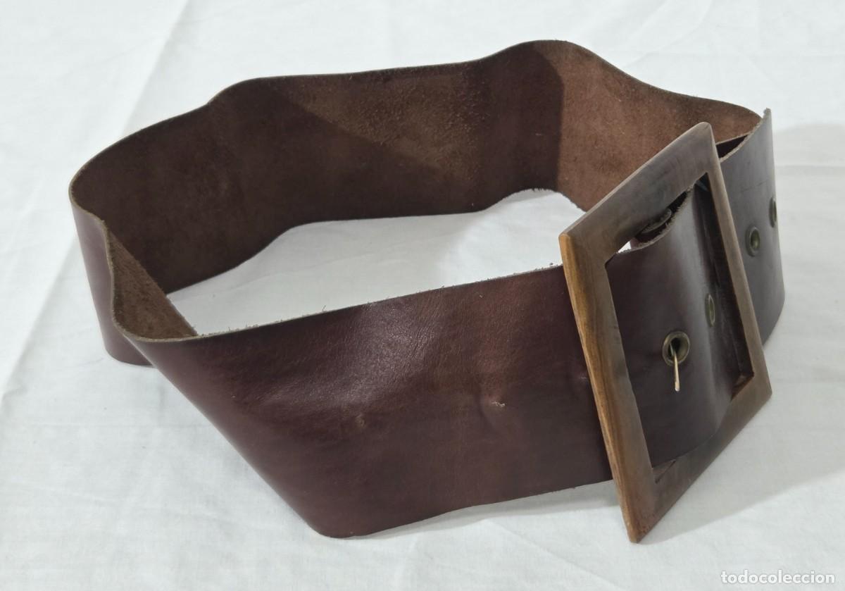 Vintage: Gran cinturon de cuero con hebilla cuadrada de madera - Foto 8