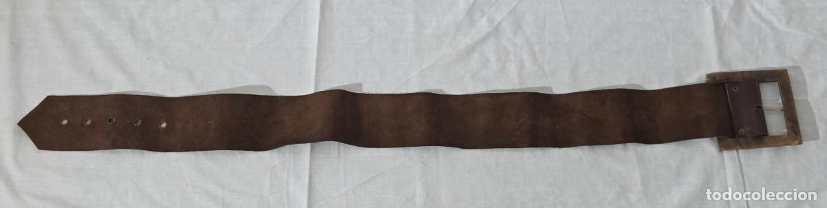 Vintage: Gran cinturon de cuero con hebilla cuadrada de madera - Foto 9