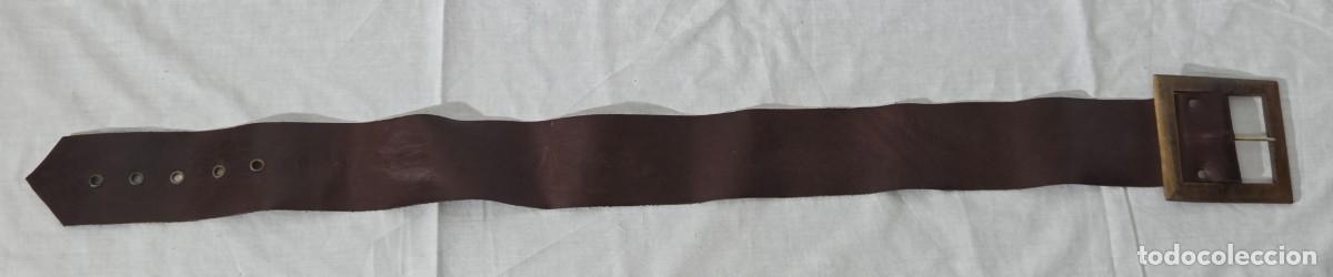 Vintage: Gran cinturon de cuero con hebilla cuadrada de madera - Foto 10