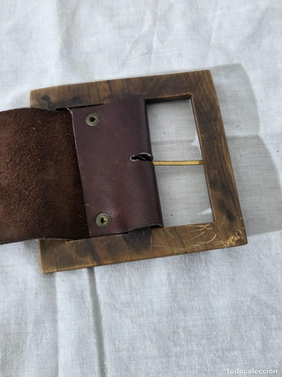 Vintage: Gran cinturon de cuero con hebilla cuadrada de madera - Foto 11