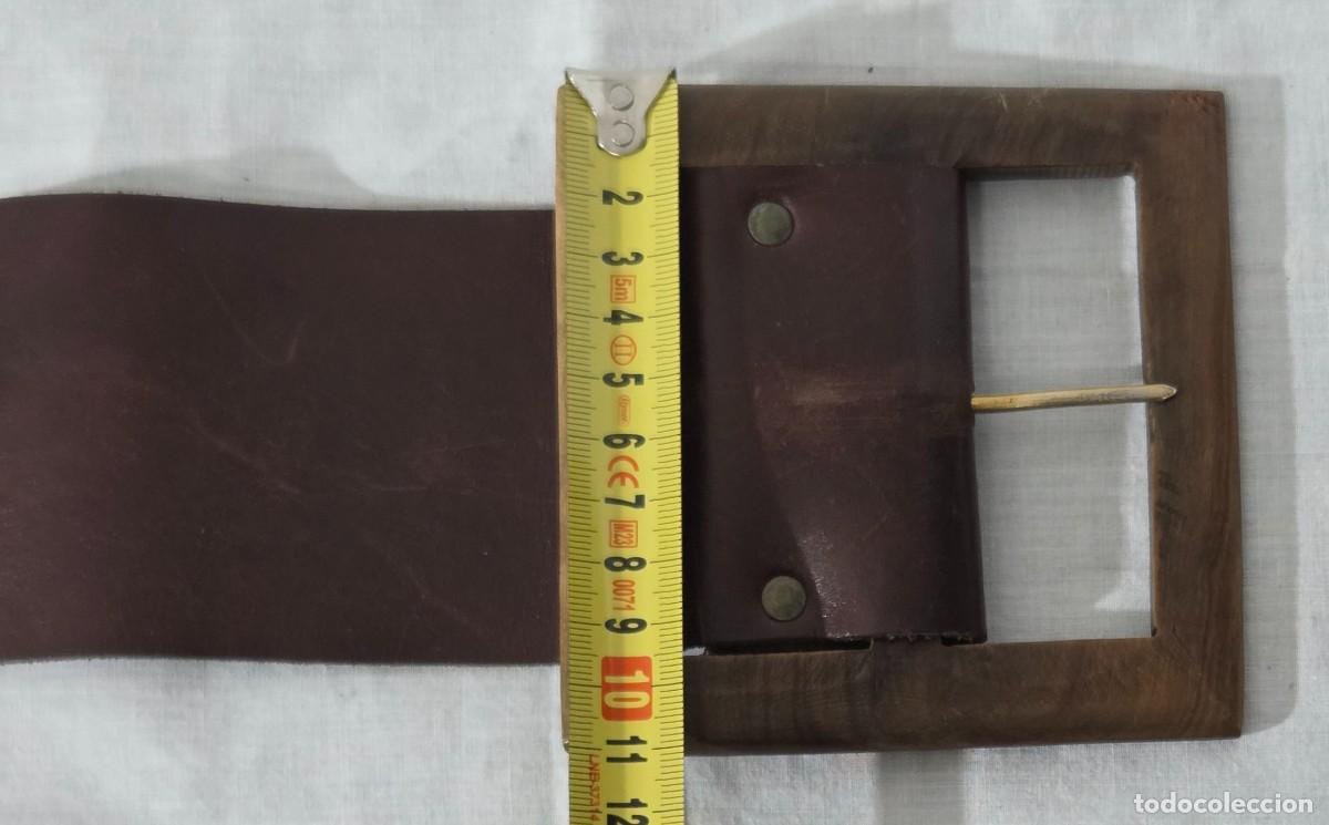 Vintage: Gran cinturon de cuero con hebilla cuadrada de madera - Foto 15