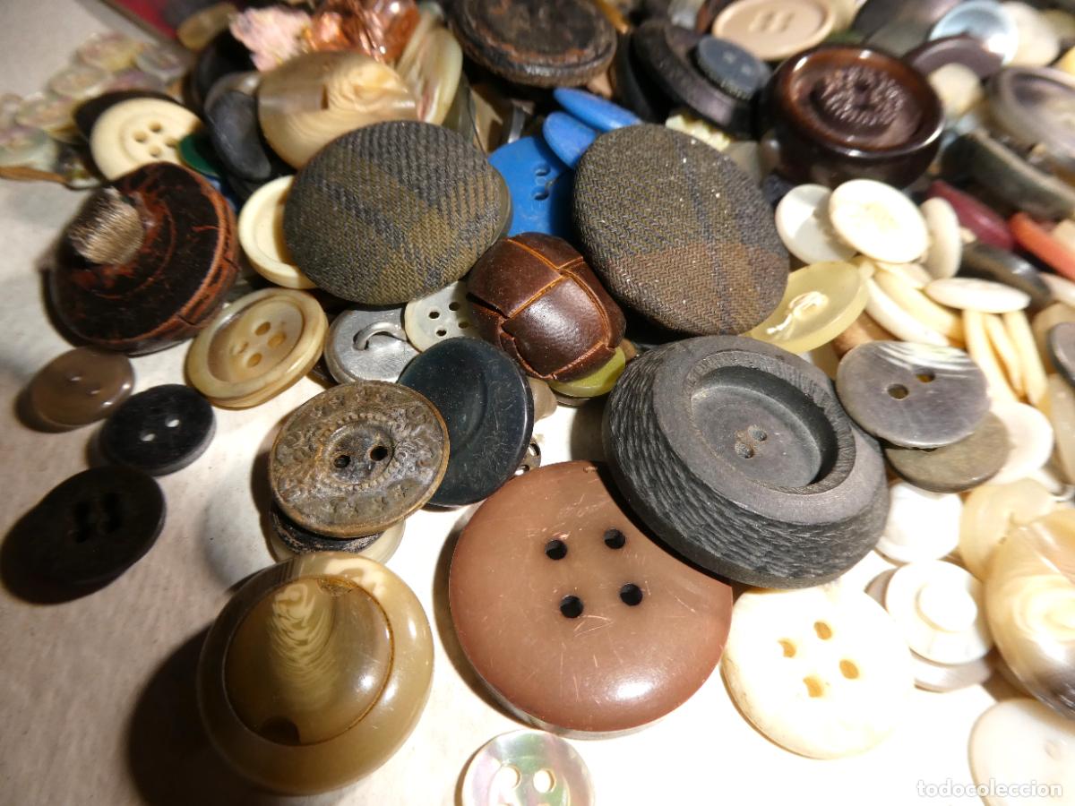 Vintage: Lote de Botones ,mas de 500 gr - Foto 2
