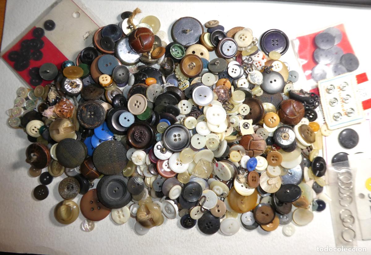 Vintage: Lote de Botones ,mas de 500 gr - Foto 1