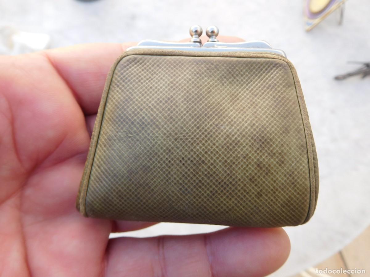 Vintage: Peque&ntilde;o monedero antiguo con compartimentos - Foto 1