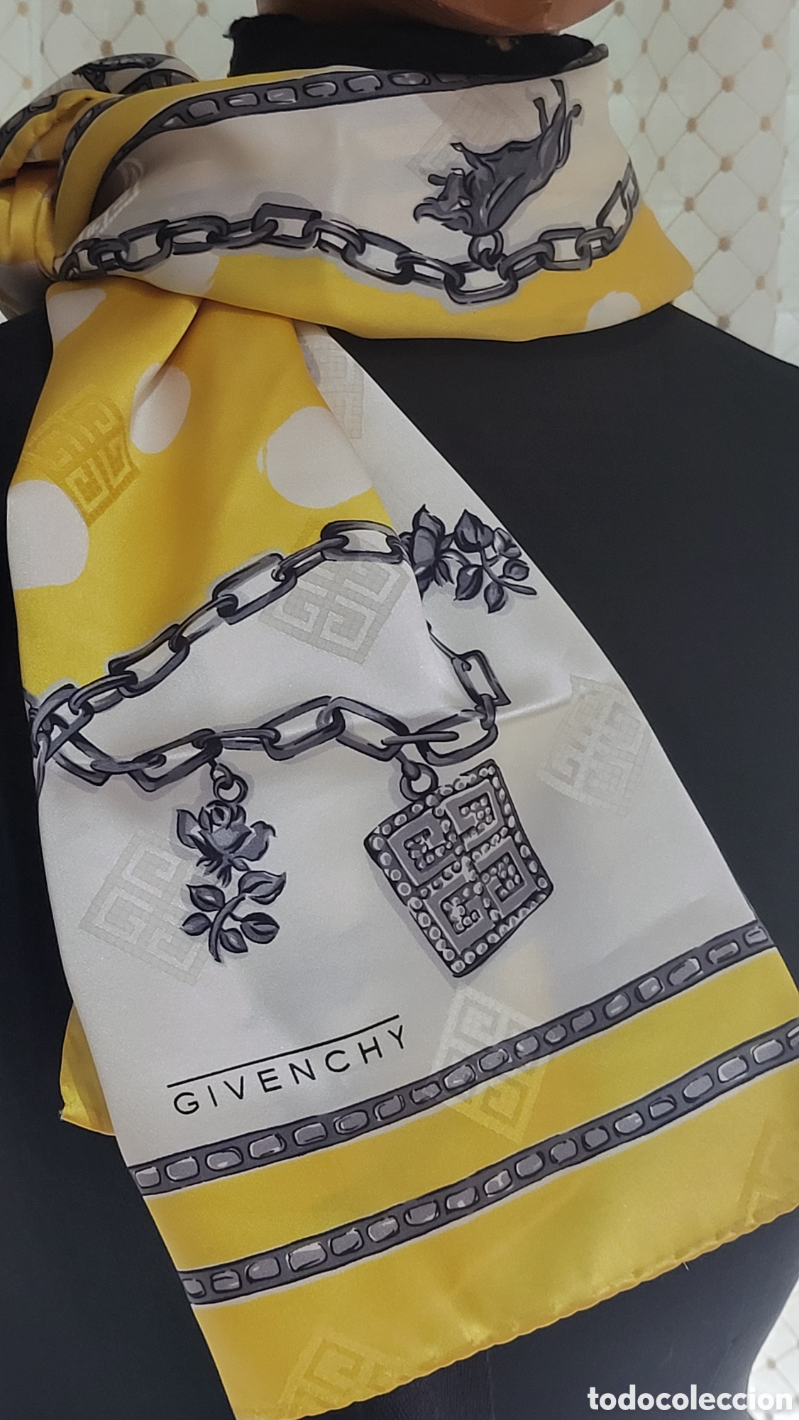 Vintage: PA&Ntilde;UELO DE SEDA GIVENCHY - Foto 1