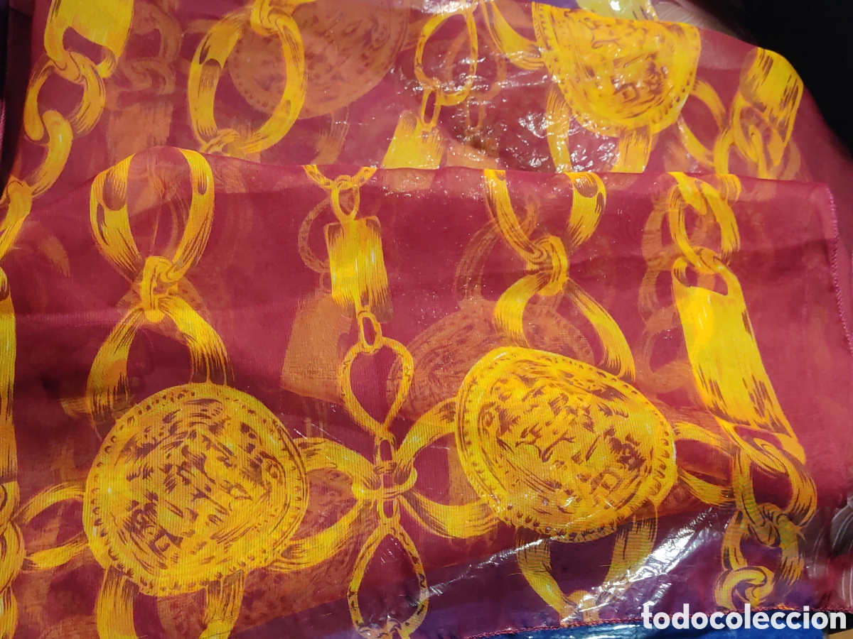 Vintage: Pa&ntilde;uelo & fular con estampado eslabones de cadena en color fuego.