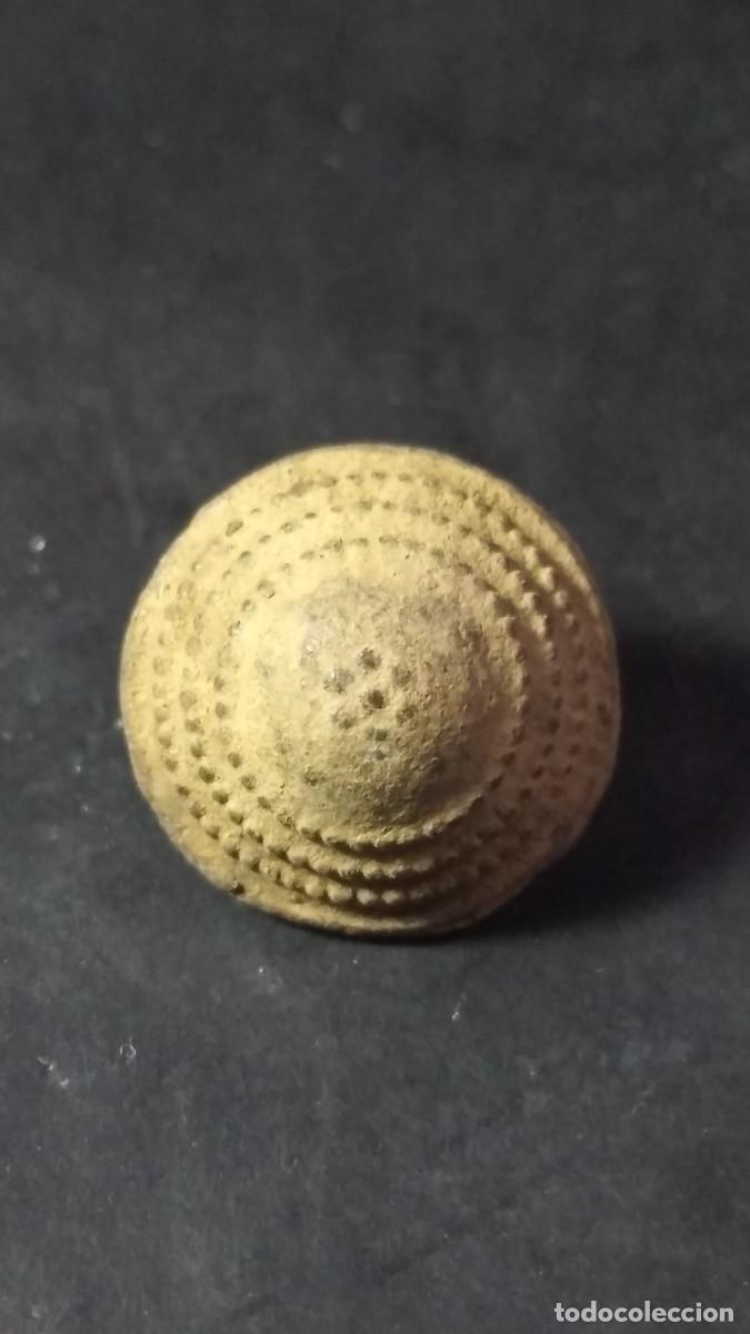 Vintage: Antiguo bot&oacute;n c&oacute;nico. - Foto 1