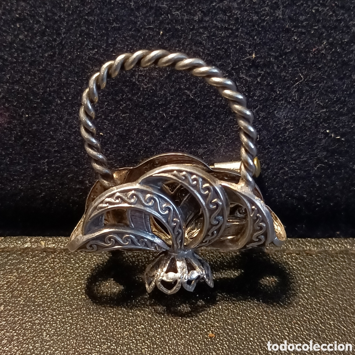 Vintage: Broche de metal en forma de cesta de flores. - Foto 1