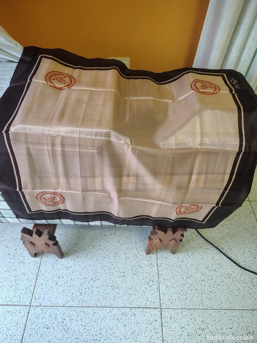 Vintage: Pa&ntilde;uelo de ray&oacute;n, sobrio y coqueto. - Foto 1