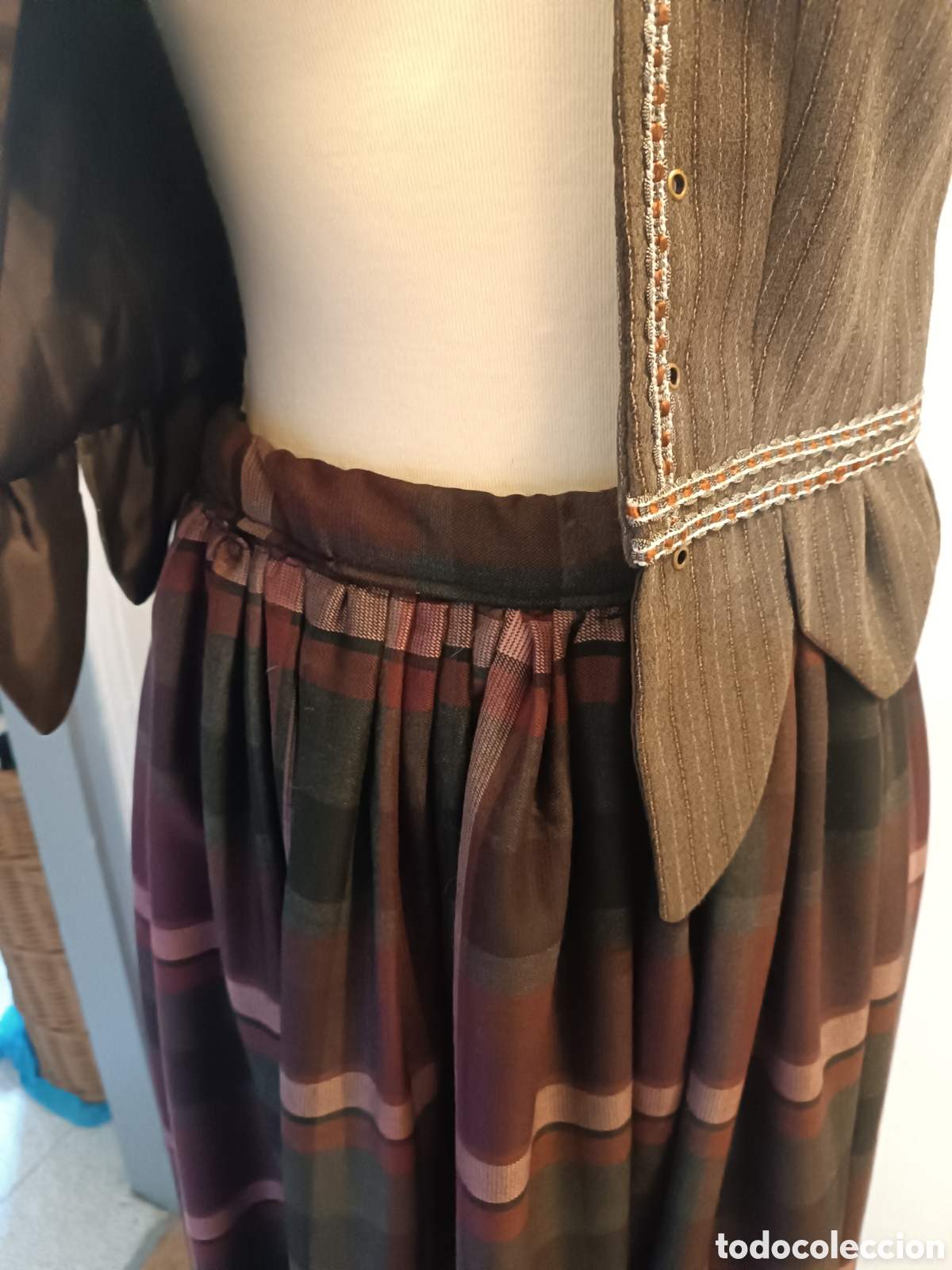 Vintage: Traje tradicional artesanal - Foto 3