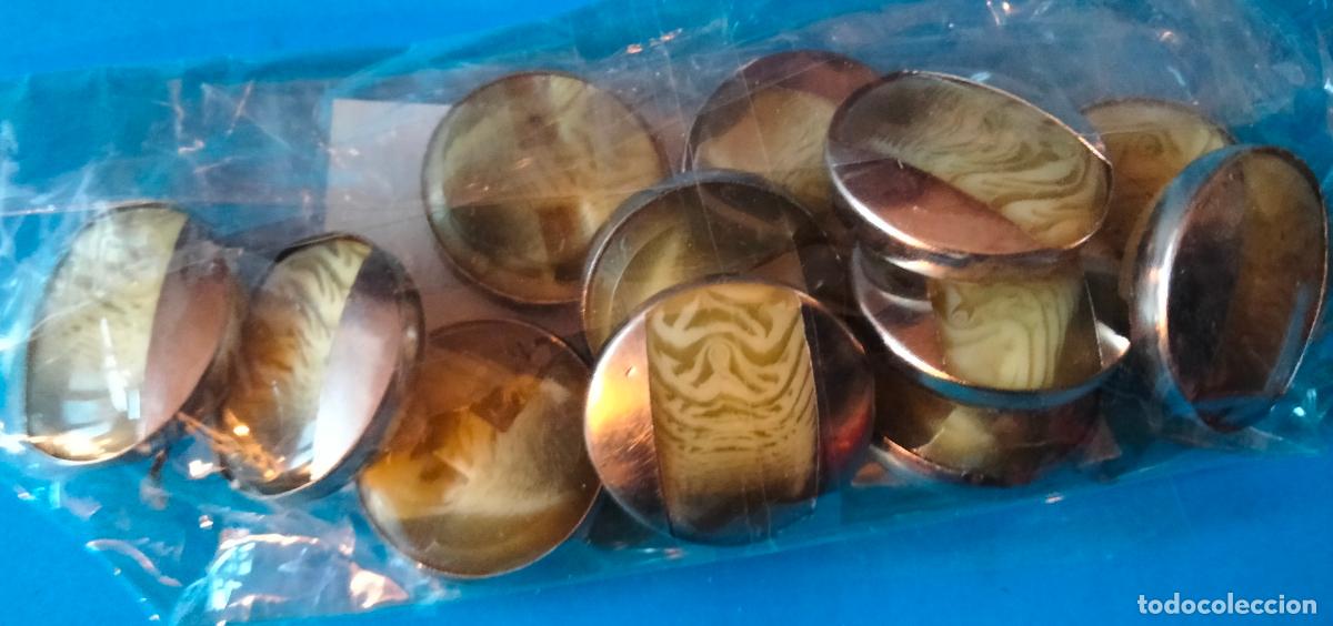 Vintage: Doce botones de metal y pl&aacute;stico - Foto 1