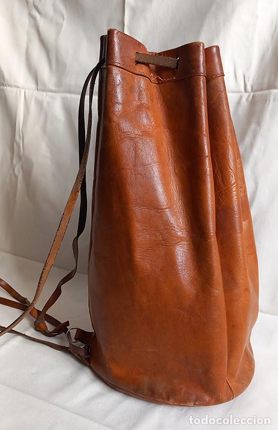 Vintage: Bolsa bandolera de cuero, artesan&iacute;a gallega